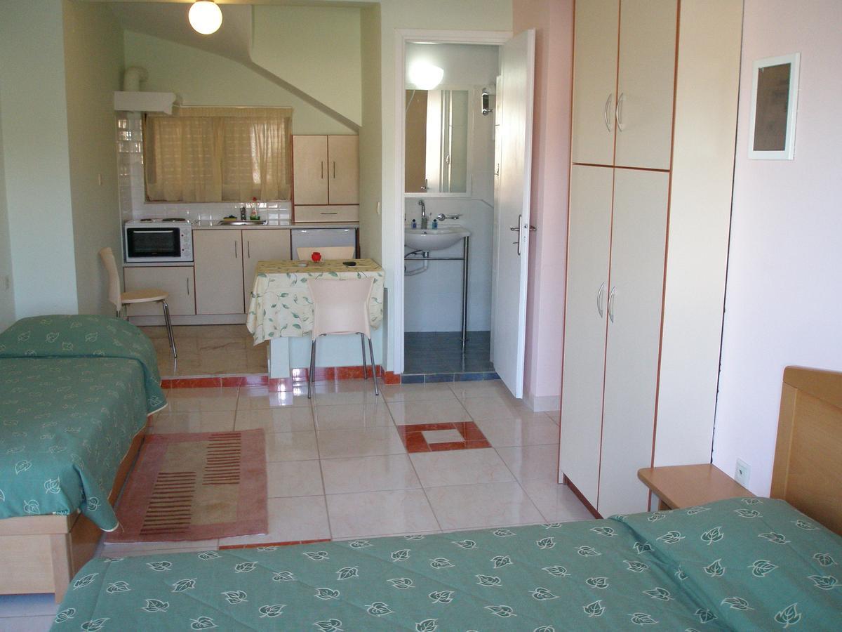 Alonia Studios & Maisonettes โตโล ภายนอก รูปภาพ